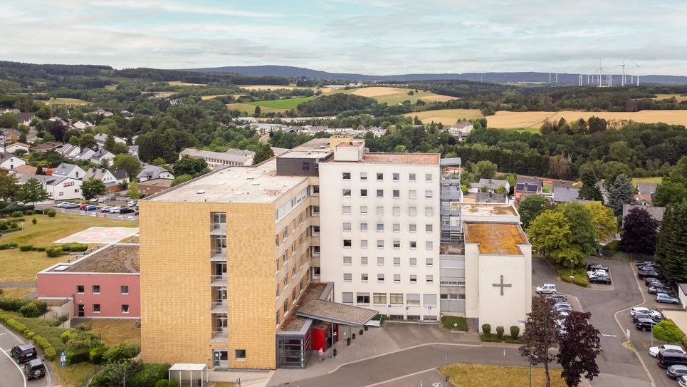 Der Marienhaus Campus Hermeskeil öffnet am Sonntag, 28. September seine Türen. Herzlich eingeladen sind alle, die sich für das umfangreiche medizinische Angebot der Regioklinik St. Josef, der geriatrischen Reha und der Facharztpraxen des Medizinischen Versorgungszentrums interessieren.