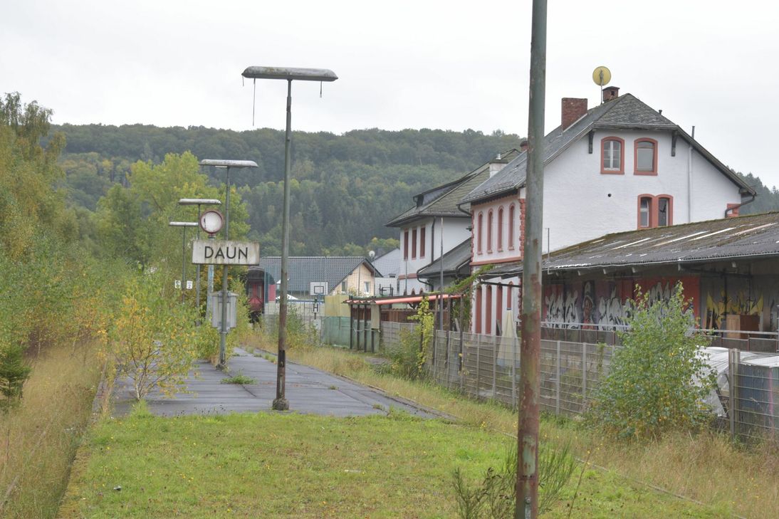 In der Resolution fordert der Kreistag unter anderem die Inbetriebnahme der Eifelquerbahn, die auch durch Daun führt. Foto: Mager