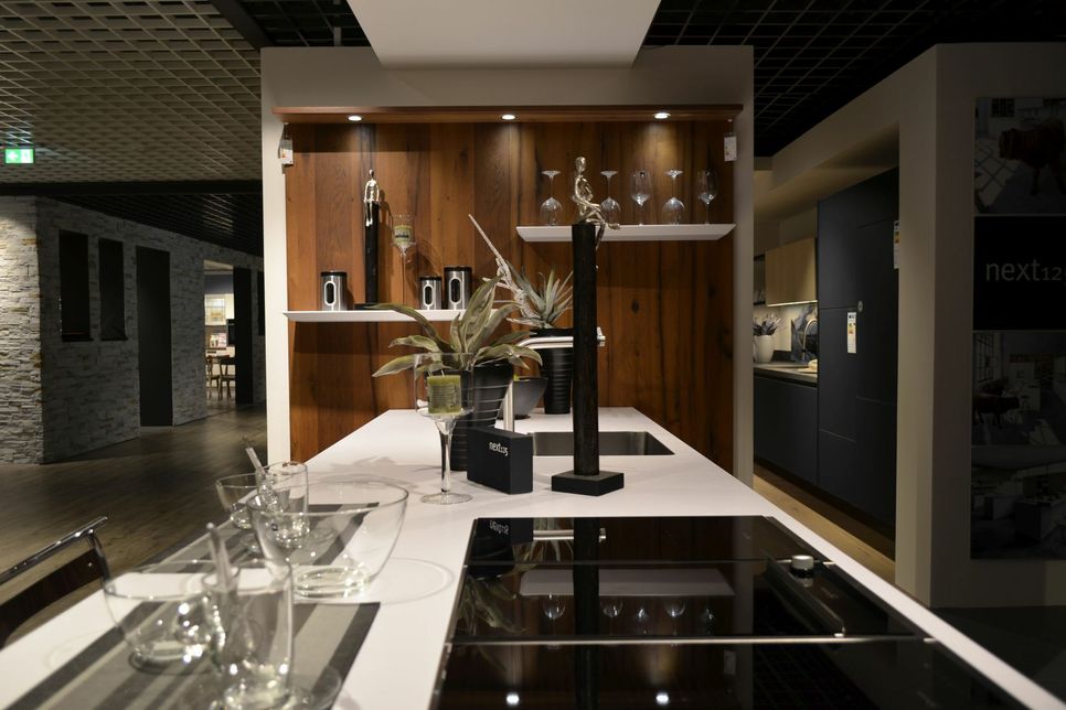 Rund 130 Küchen sind in der neuen Abteilung von Möbel Brucker zu bestaunen. Das Angebot reicht von der Einsteigerküche bis ins Luxussegment. mn-Foto