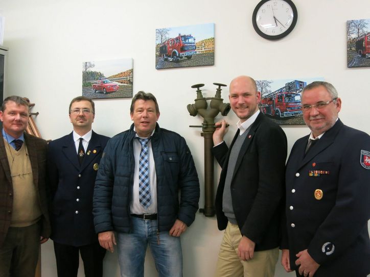 Bürgermeister Jorma Klauss freut sich - dank Provinizial - über mehr Planungssicherheit für die Feuerwehr in Roetgen.