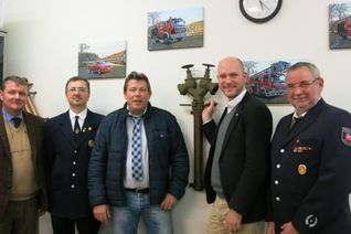 Bürgermeister Jorma Klauss freut sich - dank Provinizial - über mehr Planungssicherheit für die Feuerwehr in Roetgen.