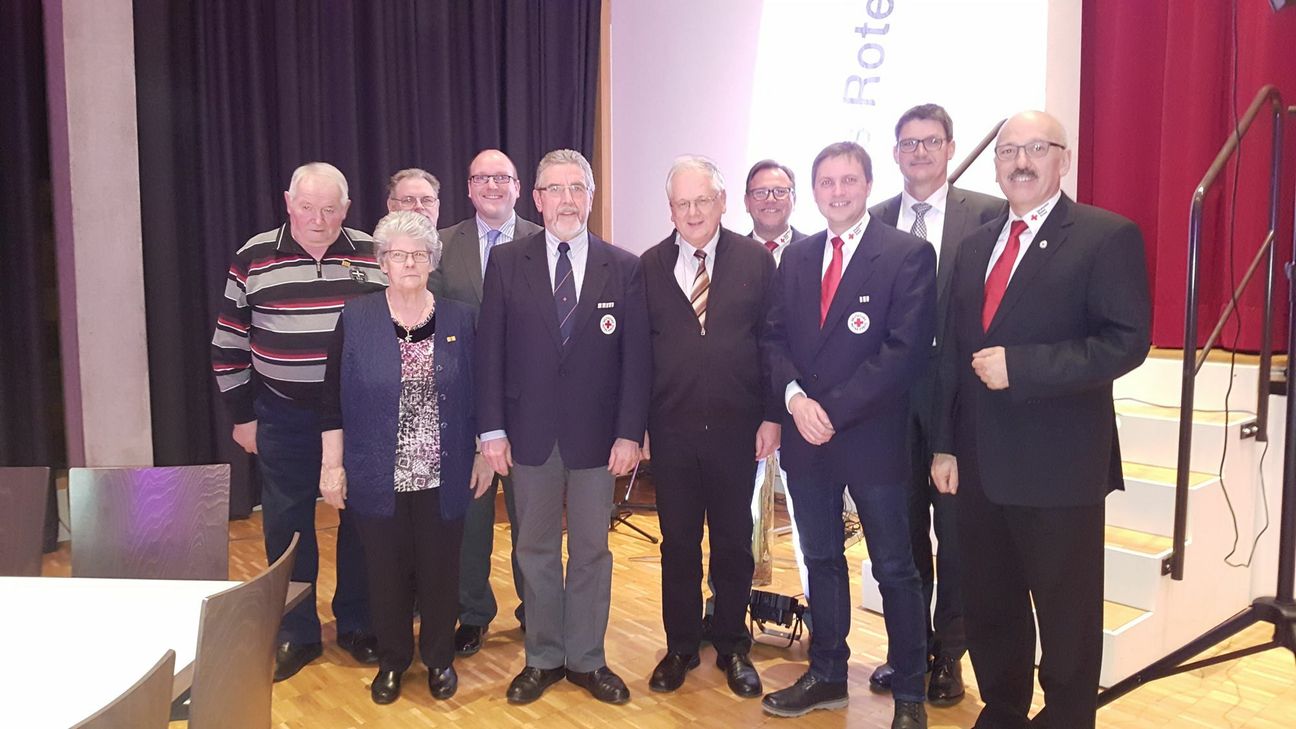 Einige Mitglieder wurden für ihr langjähriges Engagement im Verein vom Präsidenten und dem Kreisgeschäftsführer geehrt. Darunter das Ehrenmitglied des Vereins Martin Prümm für 60 Jahre. Foto: FF