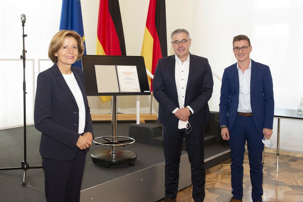 Ministerpräsidentin Malu Dreyer mit Wolfgang Weber und Michael Schunk vom Musikverein Löf.