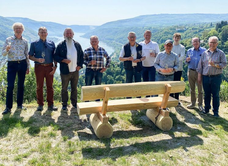 Bei tollem Wetter erfolgte die Einweihung der Sitzbank bei Bacharach am Aussichtspunkt »Auf der Schanz«.