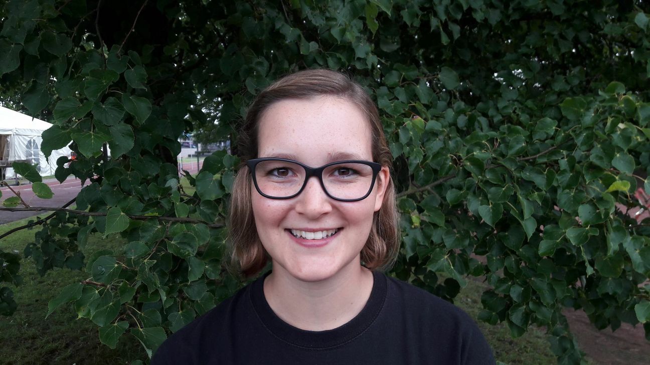 »Wodurch wird Ihnen Gerd Wanken in Erinnerung bleiben?«: Annalena Fries, 24 Jahre: Er wird mir in Erinnerung bleiben durch die vielen Ferienfreizeiten und Angebote im Bereich der Integrationsarbeit und die Arbeit in der BAG, durch die ich im Haus der Jugend hängengeblieben bin.