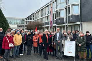 Das Hissen der orangefarbenen Fahne sendet im Rhein-Hunsrück-Kreis ein klares Signal: Bewusstsein schaffen, Solidarität zeigen und gemeinsam gegen jede Form von Gewalt eintreten.
