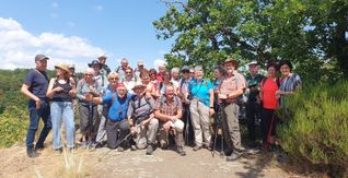 28 Mitglieder des Seniorenvereins Cochem-Zell erkundeten den Masdascher Burgherrenweg bei ihrer Juliwanderung.