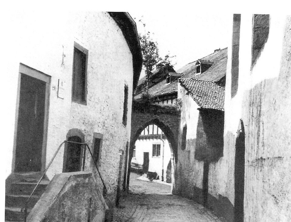 Die Fahrten mit einer Postkutsche durch eine solche Straße stellen kein Handwerk, aber eine Dienstleistung dar.