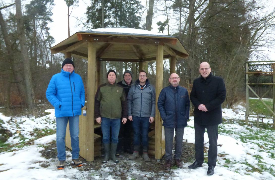 Von links: Dieter Junker, Volker Georg, Jürgen Lorenz, Jan Lorenz, Thomas Meurer (Beigeordneter der Verbandsgemeinde Simmern-Rheinböllen) und Dr. Michael Wilkes (Vereinigte Volksbank Raiffeisenbank e.G.).