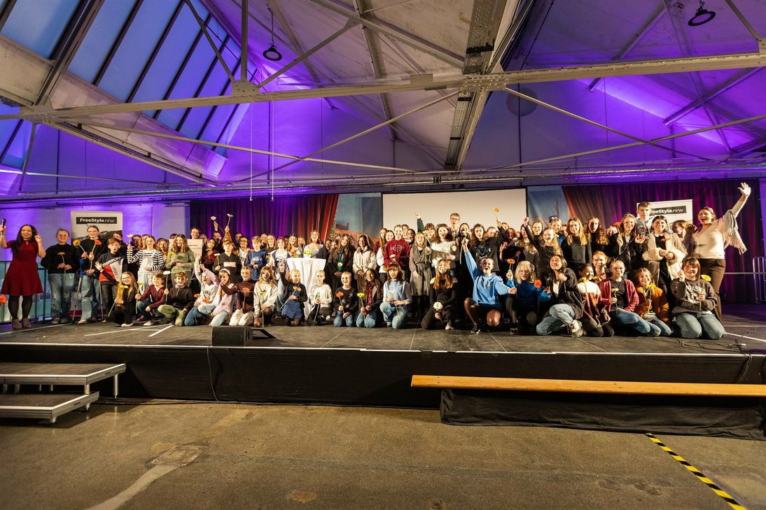 Die Jugendlichen freuen sich ihre Bilder im gedruckten Großformat bis Ende März in Euskirchen ausstellen zu dürfen. Danach können sie die Fotografien mit nach Hause nehmen.