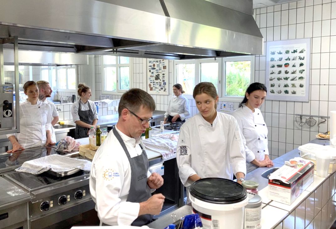 Flexibel zum Küchenmeisterabschluss - diese Möglichkeit bietet der neue Fernlehrgang des Gastronomischen Bildungszentrums.