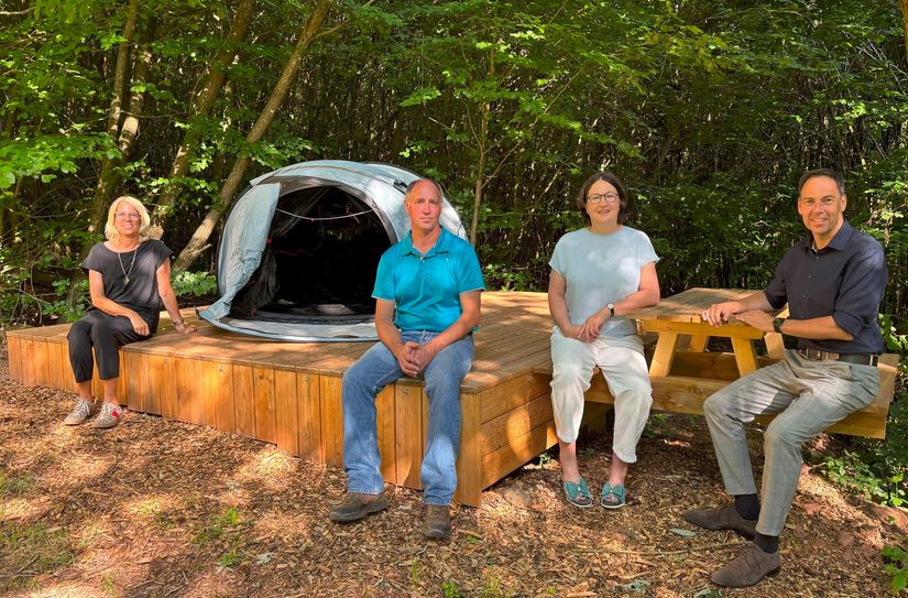 Stefanie Koch (Geschäftsführerin der Saar-Obermosel-Touristik), Frank Scheuer (Wegewart), Ursula Clemens (Ortsbürgermeisterin von Tawern), Guido Wacht (Hauptamtlicher Beigeordneter der VG Konz).