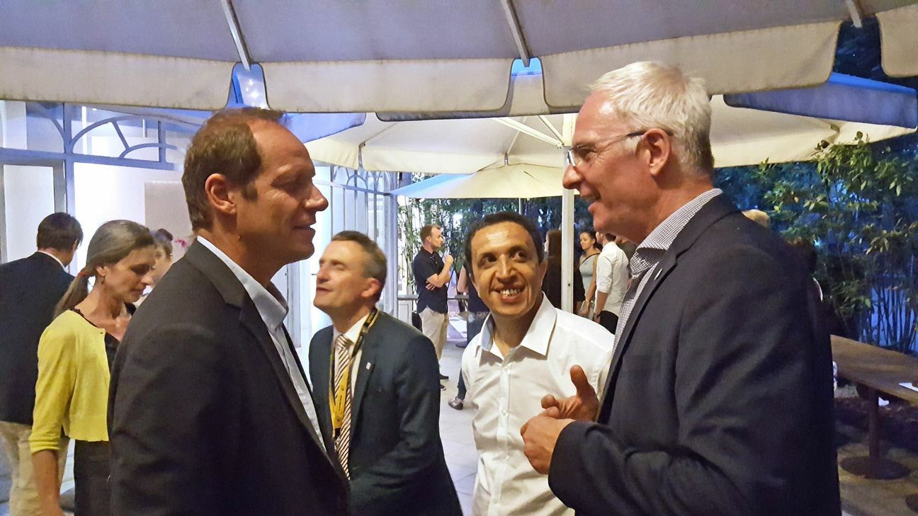 Wolfram Leibe im Gespräch mit Tour-Chef Christian Prudhomme (links) und dem Metzer Sportbürgermeister Belkhir Belhaddad. Foto: Presseamt