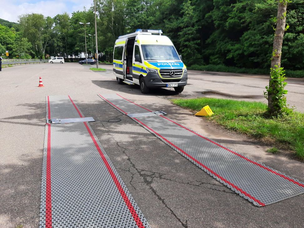 Zum Start in den Sommerurlaub bietet die Kreispolizeibehörde Euskirchen am Freitag, 24. Juni, von 10 bis 16 Uhr, auf dem Parkplatz Am Mühlenpark in Mechernich, eine kostenlose Verwiegeaktion an.