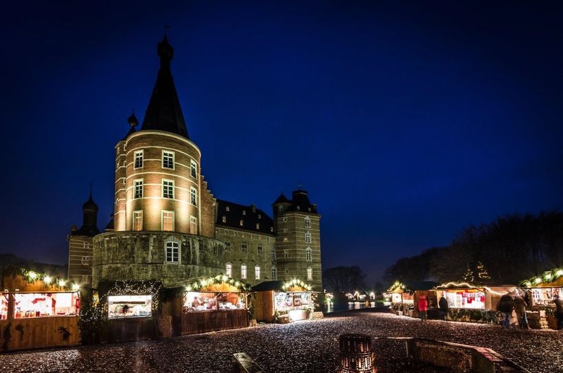 Der Weihnachtsmarkt auf dem Gelände von Schloss Merode im Nachbarkreis Düren feiert in diesem Jahr zehnjähriges Jubiläum. Foto: ARGE