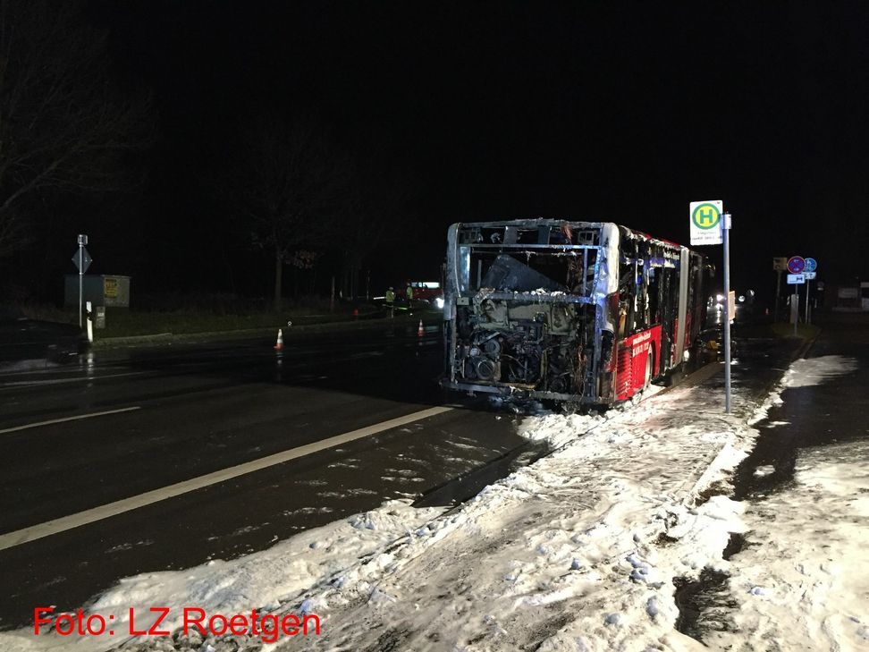 Vom Motorraum aus breitete sich der Brand auf den ganzen Bus aus.