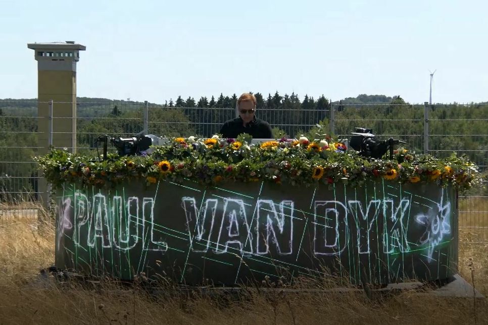 20 DJs, wie Paul van Dyk, streamten vom leeren Veranstaltungsgelände der Raketenbasis Pydna bei Kastellaun. (Foto: I-Motion)