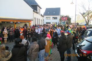 Am Dienstag, 5. März, startet um 14.11 Uhr der Straßenkarneval durch die Straßen von Mehring. Unsere Fotos zeigen eine Impression vom vergangenen Jahr. Fotos: Verein