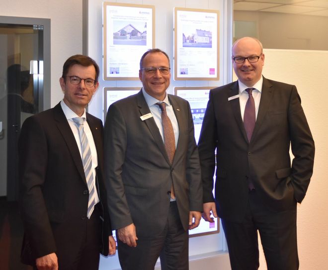 Die Geschäftsführer der Sparkassen-Immobilien-Gesellschaft Christian Burmester, Dietmar Röhrig und Tobias Hermanns (v.l.) sind zufrieden mit dem Geschäftsjahr 2018.