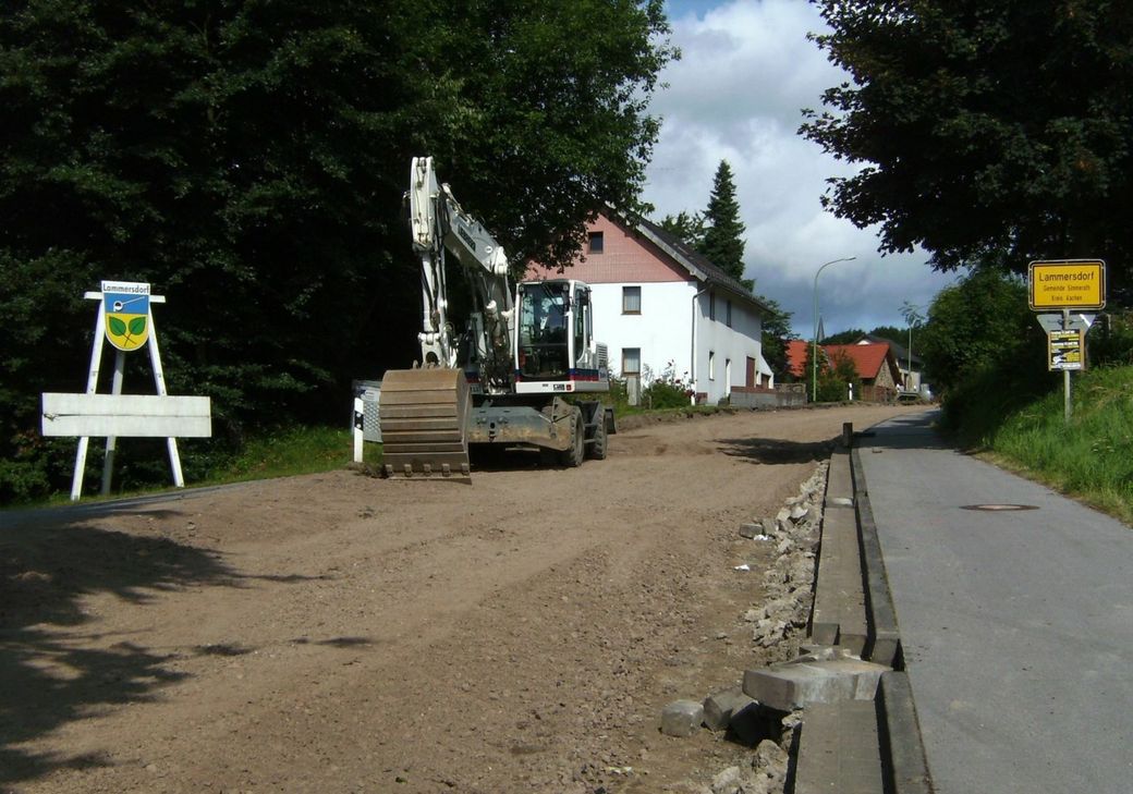 Der Ausbau von Straßen kann für den Bürger gehörig ins Geld gehen. Foto: KH Hoffmann