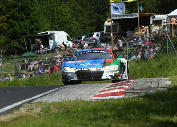 Aktuell führt der Audi R8 LMS (# 4) vom Audi Sport Team Phoenix. Foto: H.Elis/RACEPIX.eu