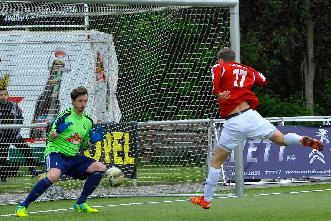 Nicolas Ring köpfte in der Nachspielzeit den Ausgleich für den TuS Mayen.