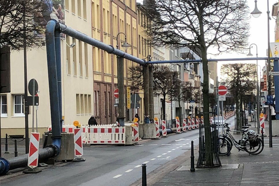 Die Wilhelmstraße bleibt noch bis 29. Januar gesperrt. Auch danach wird es noch tageweise Sperrungen geben. Symbolfoto: Schmitz