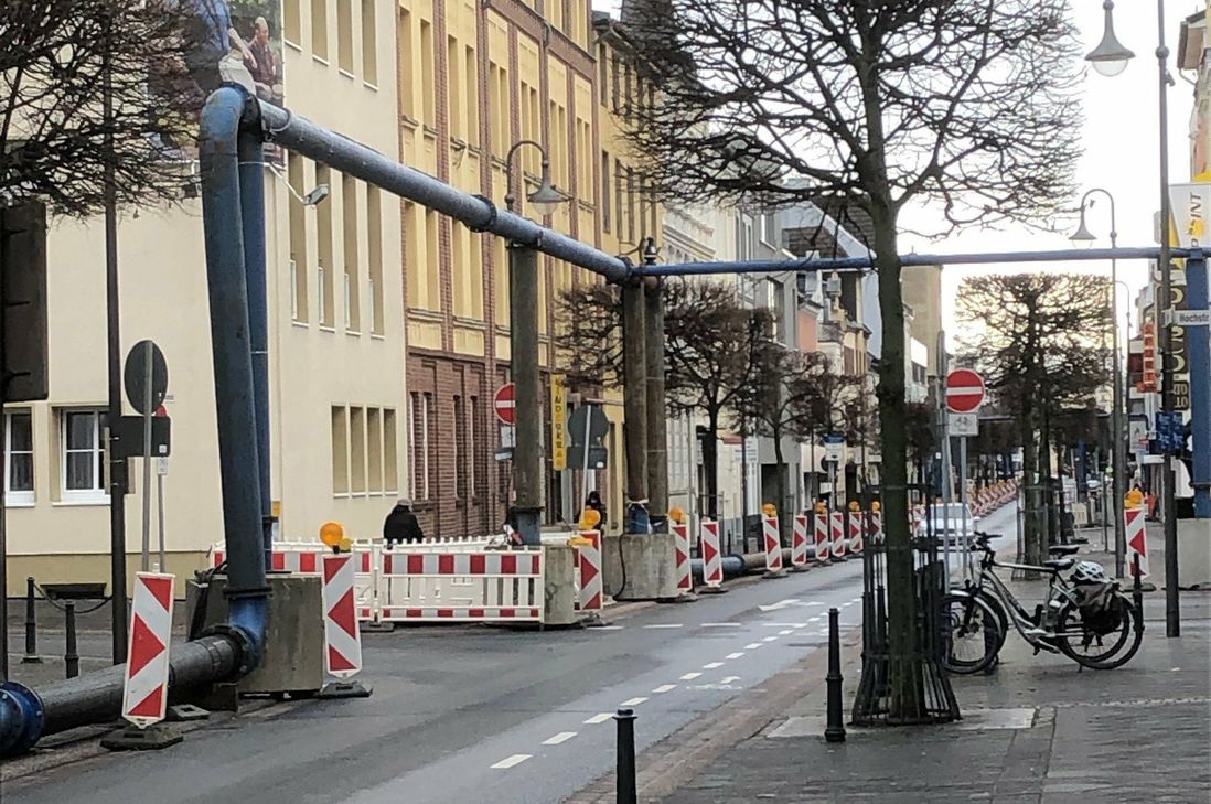 Die Wilhelmstraße bleibt noch bis 29. Januar gesperrt. Auch danach wird es noch tageweise Sperrungen geben. Symbolfoto: Schmitz