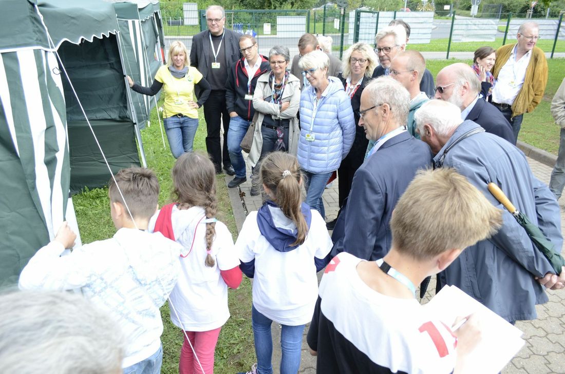 Besuch in der Kinderstadt.