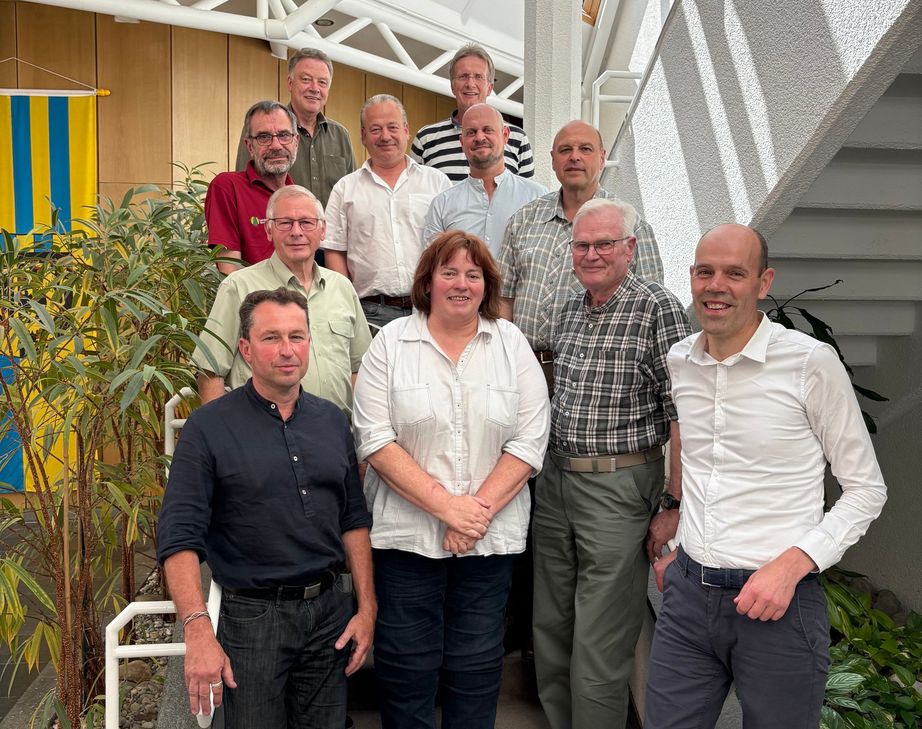 Teilnehmende des "Runden Tischs Jagd und Forst": Werner Berg, Wolfgang Petersen, Michael Diemer, Ralph Tilemann, Mario Bernhart, Gerd Jung, Thomas Köhrer, Olaf Simon, Monika Stoffel, Hubertus Mauerhof und Landrat Volker Boch. Es fehlen: Christian Keimer und Volker Pohlschmidt.