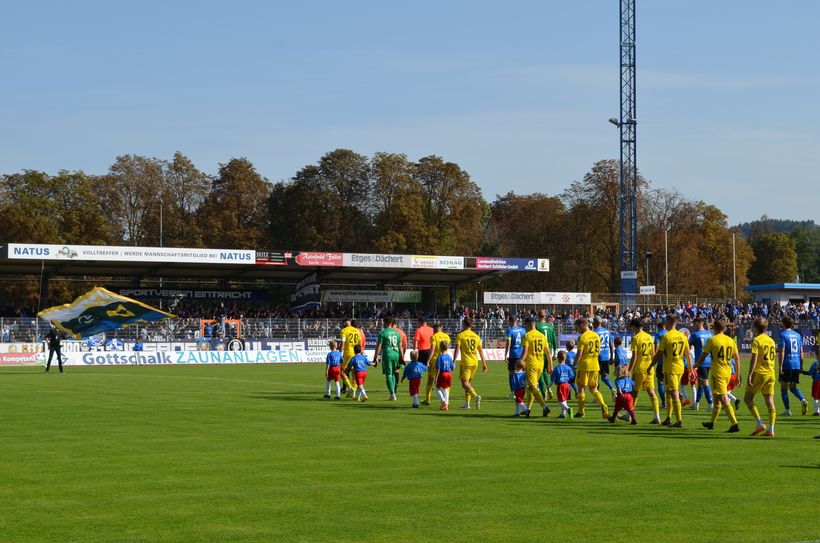 Einlaufen von Eintracht Trier gegen den FV Dudenhofen