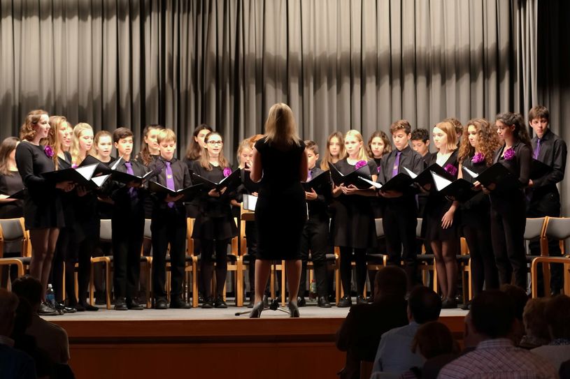 Der Chor besteht aus 25 Schülern zwischen 12 und 17 Jahren, von denen viele später ein Musikstudium anstreben.
