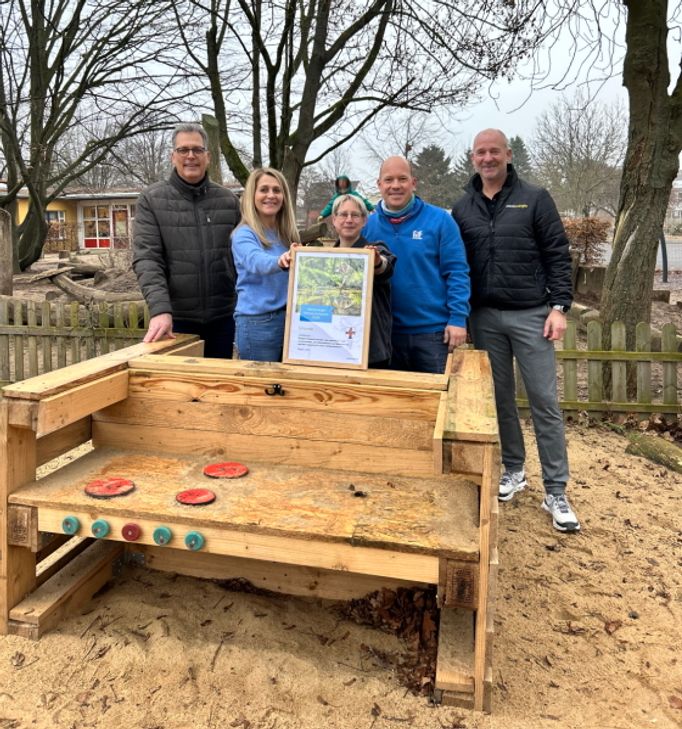 Der 3. Platz ging an das Familienzentrum Kita Blayer Straße in Zülpich für das Projekt »Bau von Bienen-/Insektenhotel und zwei Matschküchen aus Naturmaterial und Upcycling«.