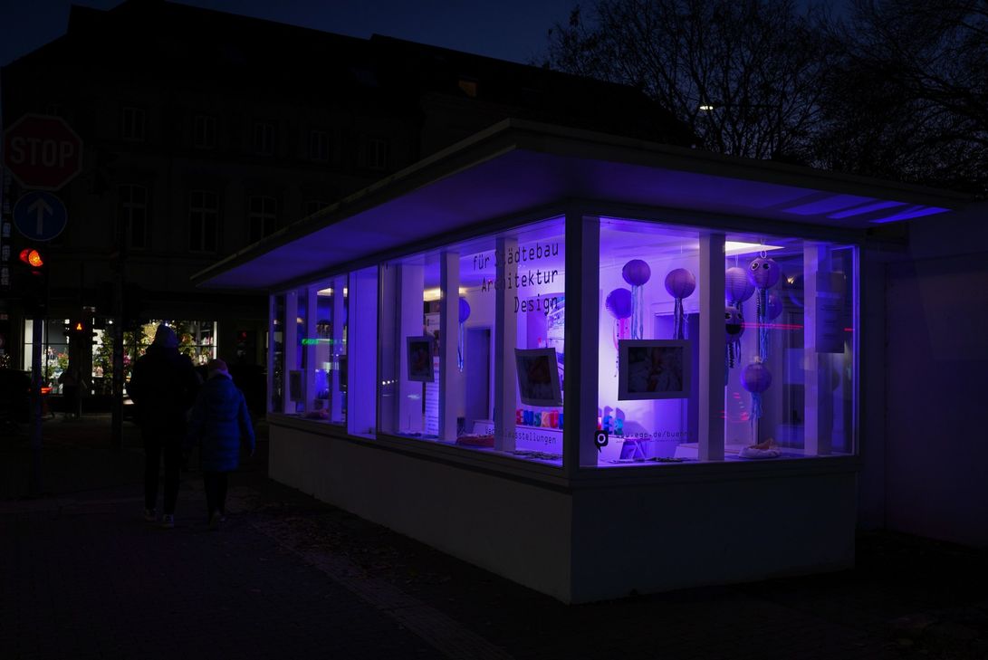 Sichtbarkeit für kleine Lebenskünstler: Die Bühne zeigt noch bis zum 11. Dezember Fotos, Kunstwerke und Ausstellungsstücke rund um das Thema Frühgeborene