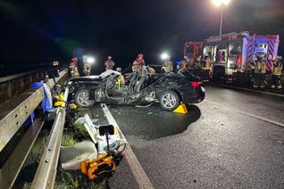 Eine der beteiligten Personen musste aus ihrem Auto befreit werden.