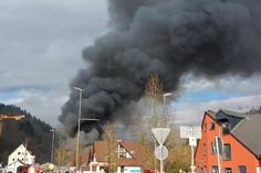 Schon aus der Ferne war die dunkle Rauchsäule sichtbar.