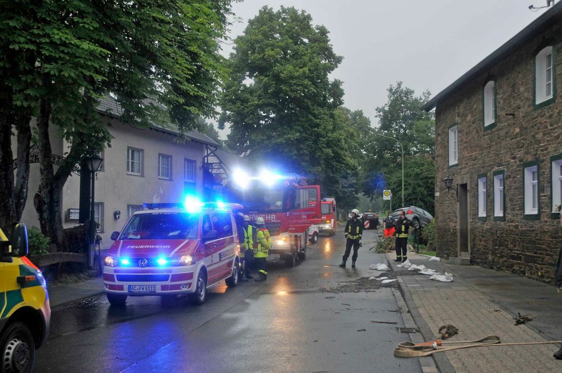 Die Brücke Richtung Venwegen wurde weggerissen, der Campingplatz evakuiert und ein Großteil der Häuser im Tal überschwemmt.