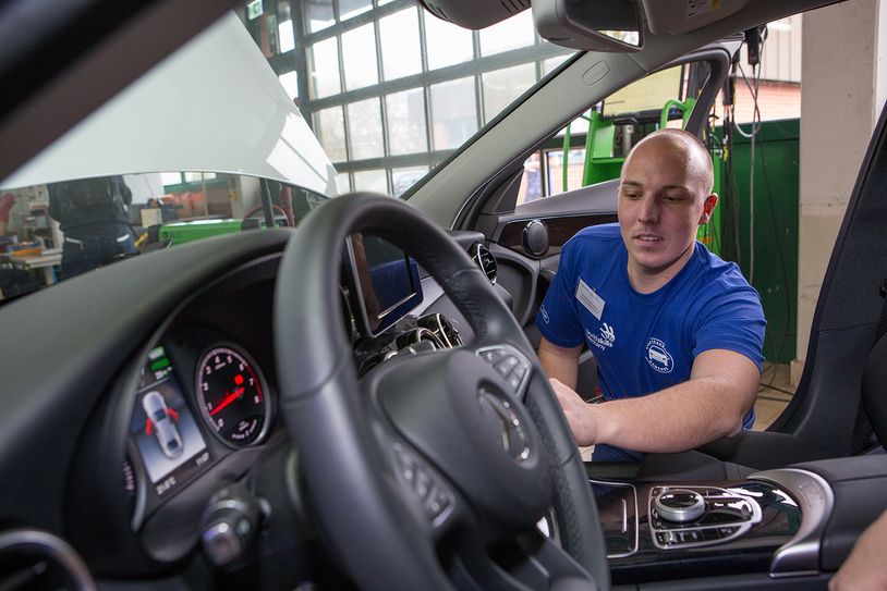 Kfz-Mechatroniker Christian Schneider im Bundesfinale, das er für sich entscheiden konnte.