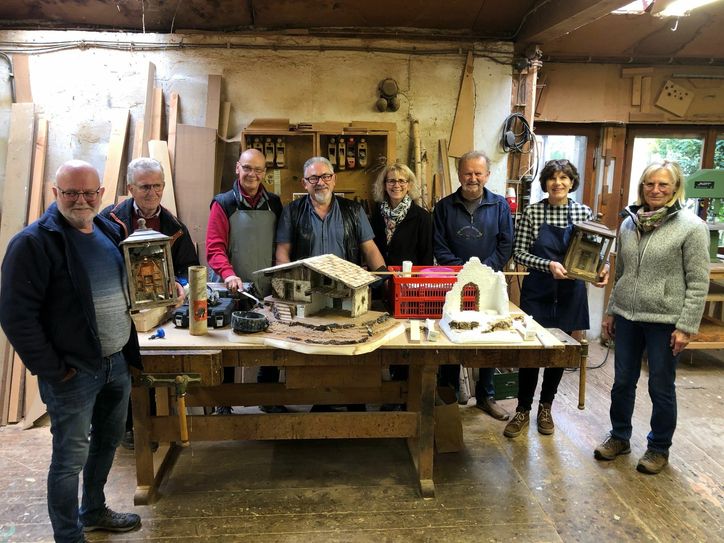 Bis zum Beginn der Weihnachtszeit sollen ihre Werke fertig sein und dafür basteln die Hauskrippenbauer Monschauer Land in diesen Tagen eifrig. Foto: T. Förster