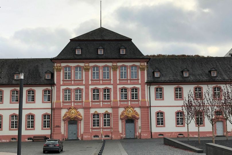 Das Regino-Gymnasium wird baulich saniert und möglicherweise für einen Ganztagsbetrieb erweitert. Foto: S. Schönhofen
