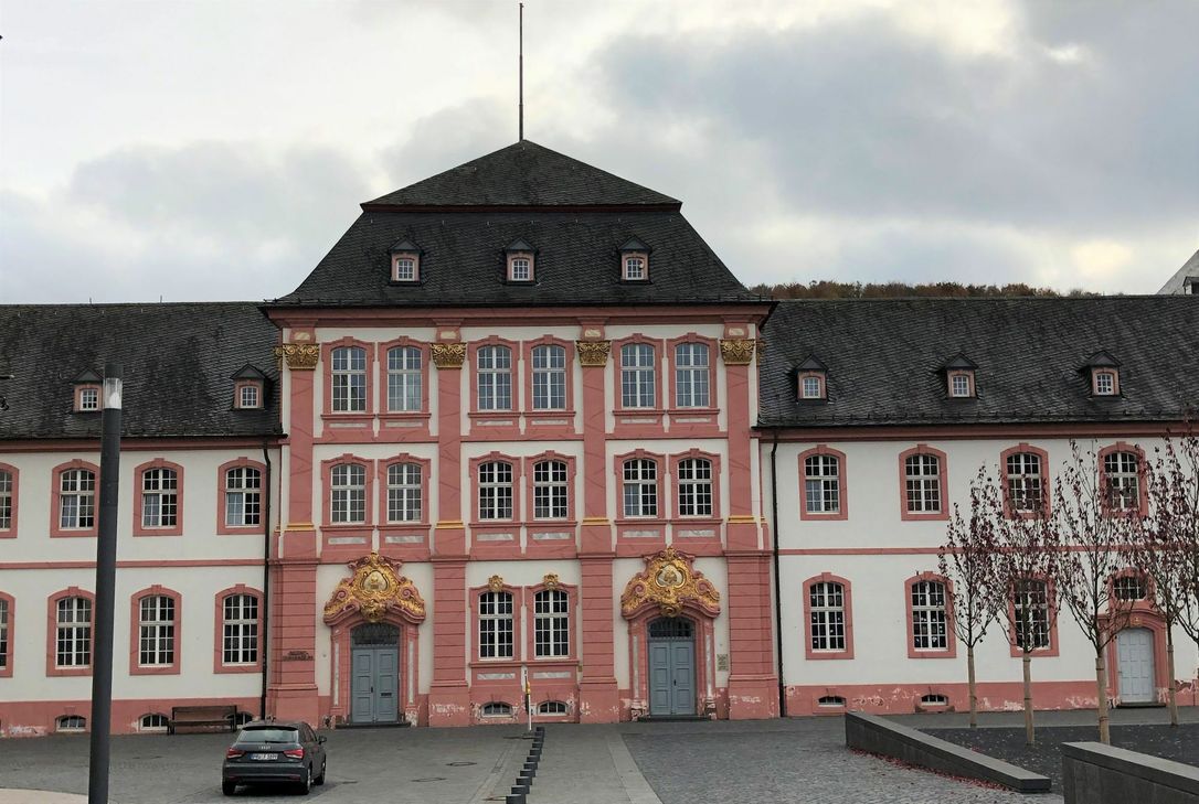 Das Regino-Gymnasium wird baulich saniert und möglicherweise für einen Ganztagsbetrieb erweitert. Foto: S. Schönhofen