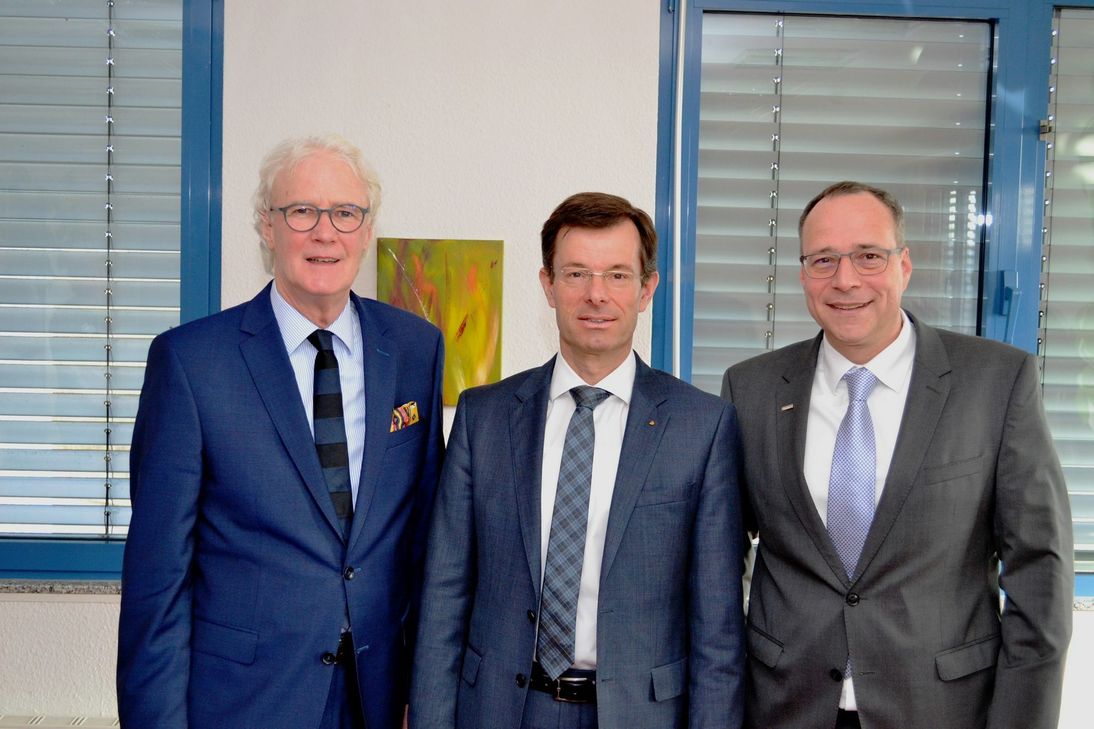 Die Geschäftsführer der Sparkassen-Immobilien-Gesellschaft Franz Jansen, Christian Burmester und Dietmar Röhrig (v.l.) sind zufrieden mit dem Geschäftsjahr 2017 und planen neue Baugebiete in diesem Jahr zu erschließen wie in Lammersdorf (siehe Karte).