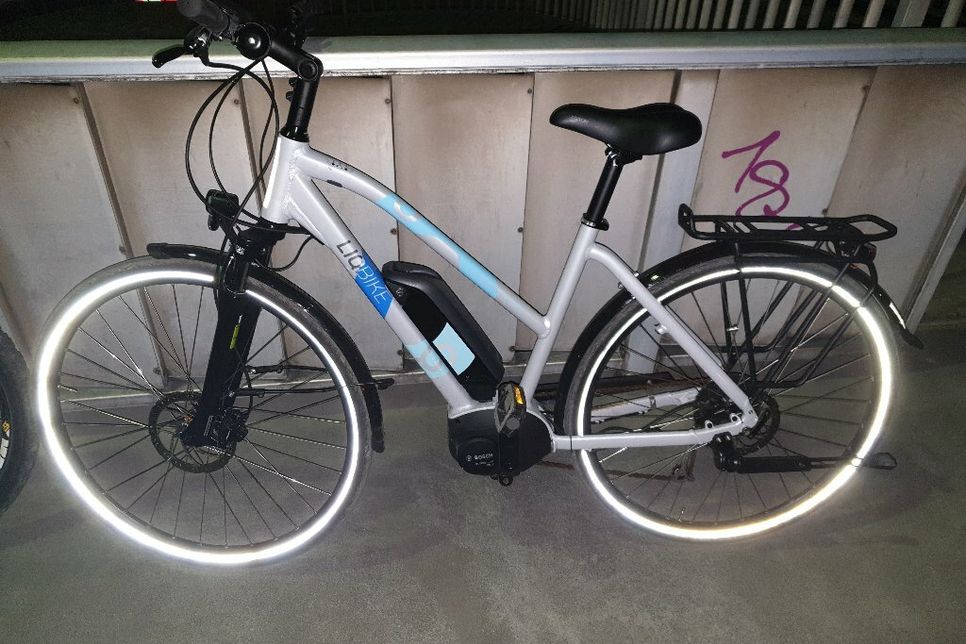 Die Remagener Polizei sucht die Besitzerin dieses E-Bikes, das in der Nähe des Sinziger Bahnhofs gefunden wurde. Foto: PI Remagen