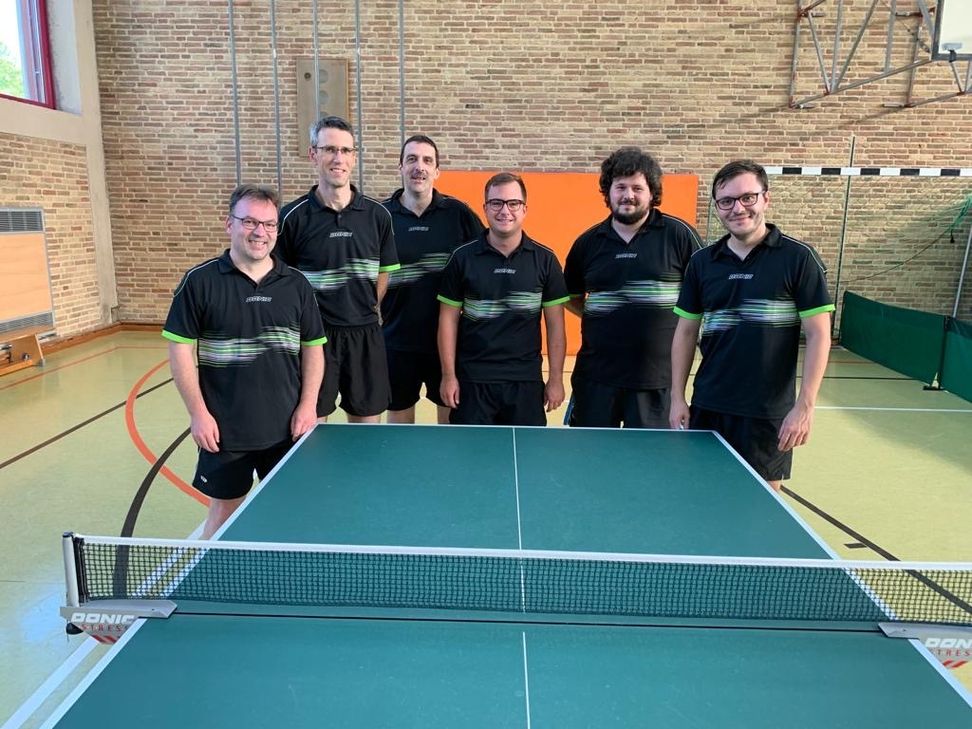 Fon links nach rechts zu sehen: Bernd Griebler, Meikel Peters, Thomas Rau, Jan Hallerbach, Manuel Kröger und Sven Hartmann. Foto: FF