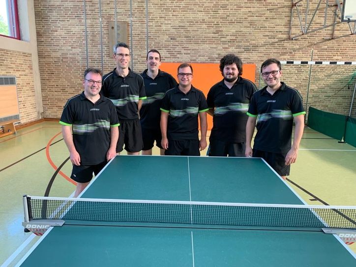 Fon links nach rechts zu sehen: Bernd Griebler, Meikel Peters, Thomas Rau, Jan Hallerbach, Manuel Kröger und Sven Hartmann. Foto: FF