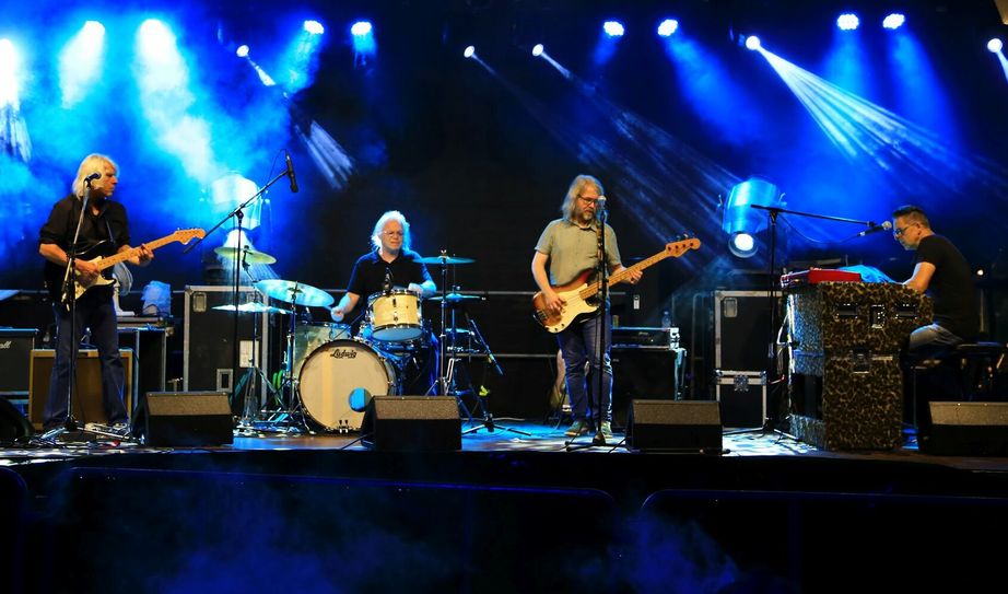 Seit Beginn der achtziger Jahre prägt der Gitarrist Peter Lenz mit seiner Band und wechselnden Musikern die Musikszene nicht nur im Kreis Bad Kreuznach.