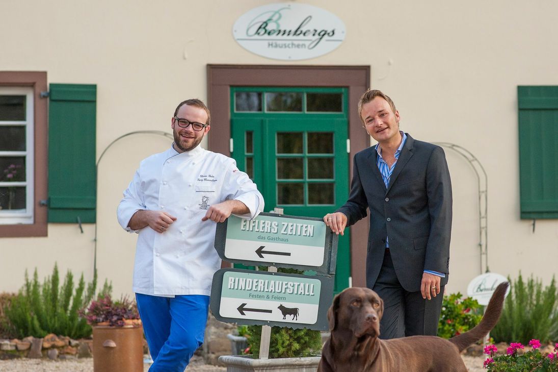 Oliver Röder und Johannes von Bemberg betreiben die Landlust Burg Flamersheim. Vor drei Jahren haben sie das Eifel-Gourmet-Festival ins Leben gerufen.