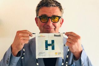 "Der Bergdoktor" Hans Sigl spricht per Video-Schalte mit Festpielleiter Urs Spörri (nächstes Foto).