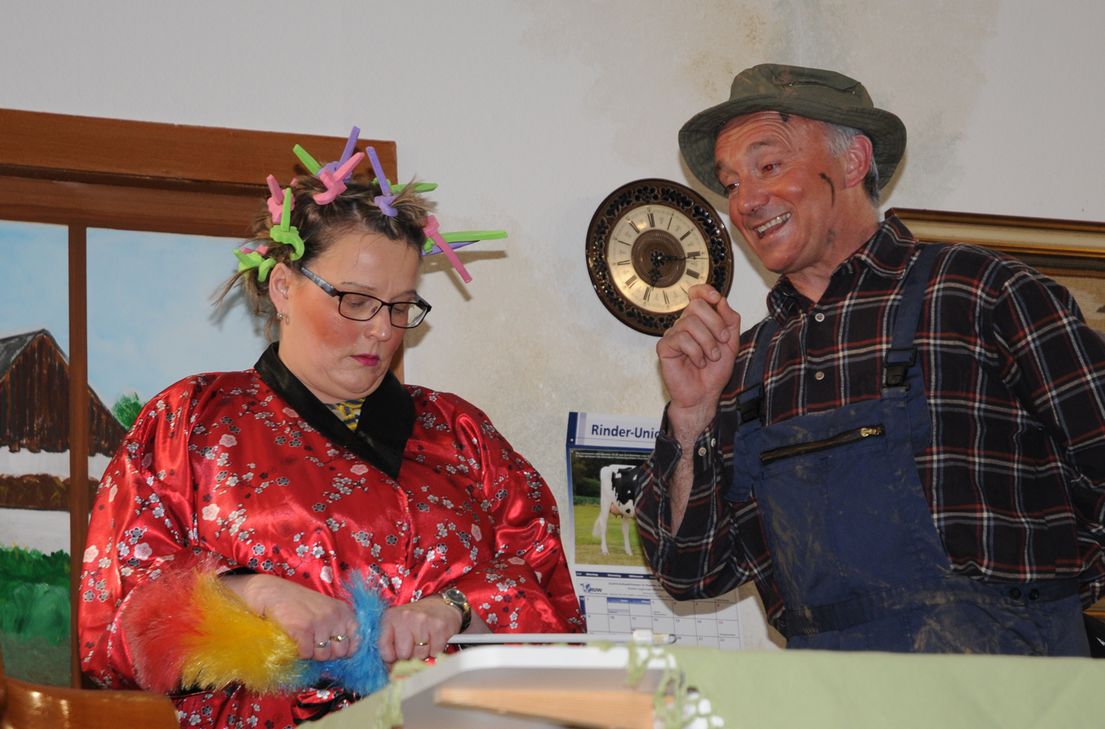 Kerstin und Berthold Grenz glänzen als Bauer Puddel und seine Frau Käthe. Fotos: Breit
