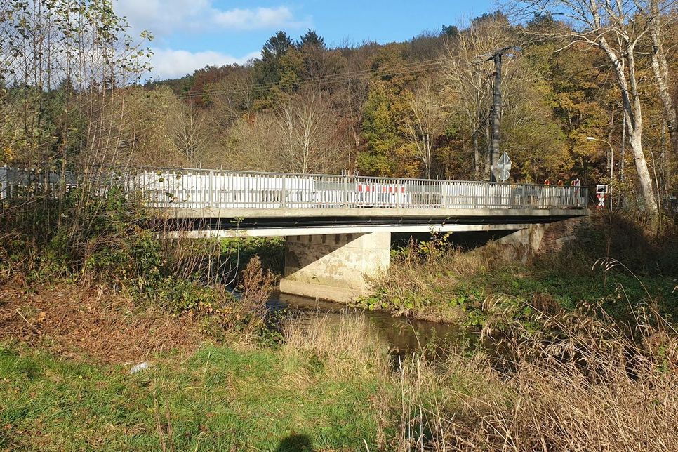 Bereits 2021 soll mit dem Neubau der Urftbrücke in Anstois begonnen werden. Foto: Gemeinde Kall